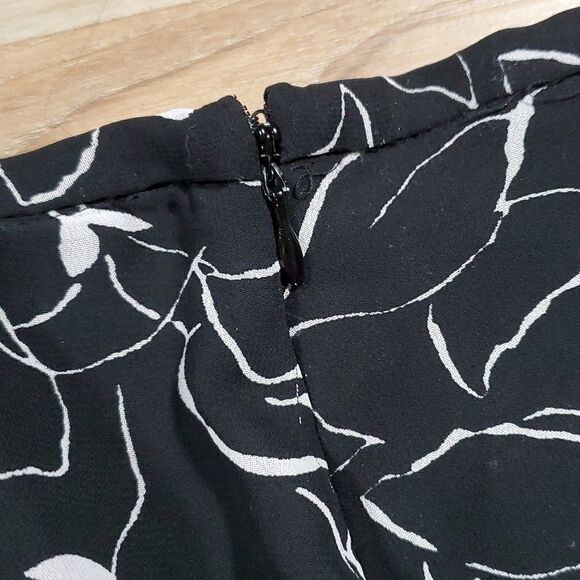 🔺️Chaps Black & White Print Flowy Asymmetric Skirt Size 10 - Picture 5 of 9